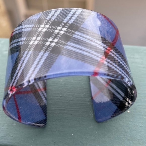 SUPER FUN Tartan Arcrylic Cuff NWT - Picture 2 of 4